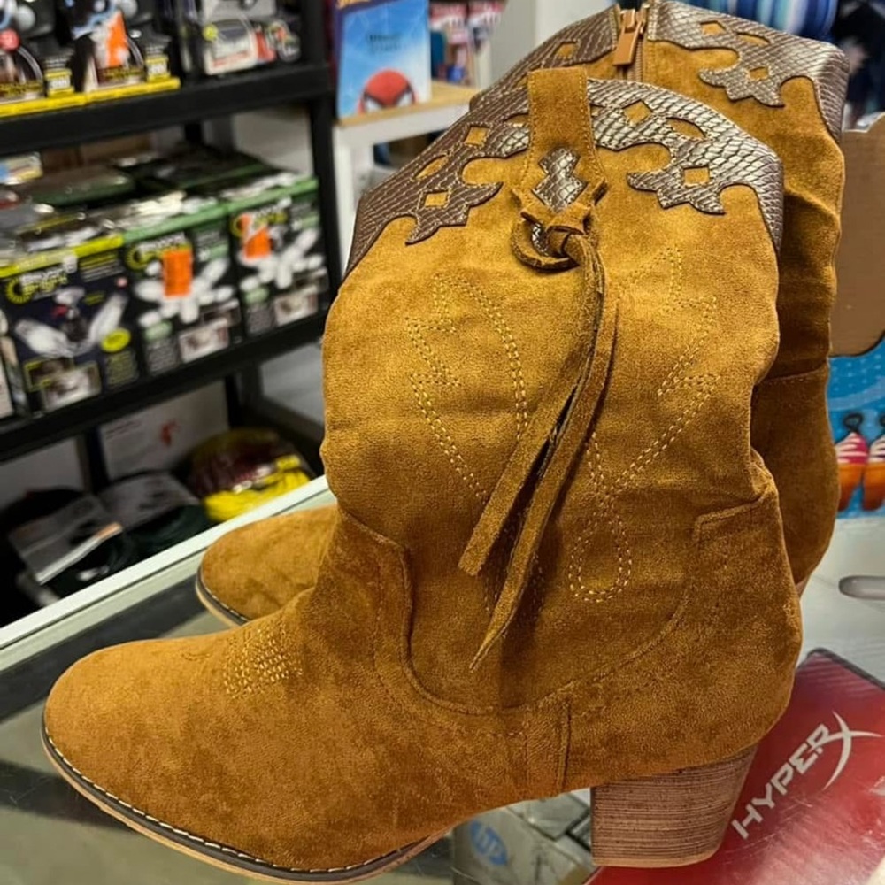 NWOT Amazon Tan Suede Western Heeled Boots